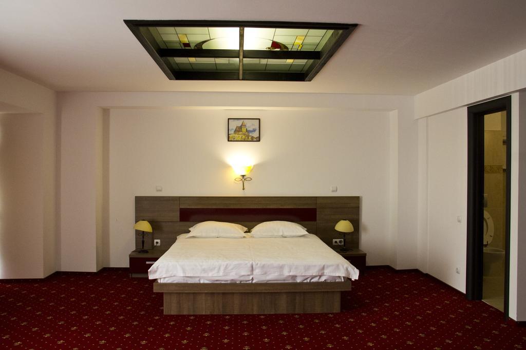 Hotel City Ploiesti Room photo