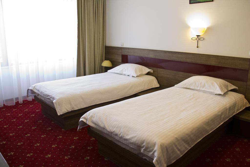 Hotel City Ploiesti Room photo